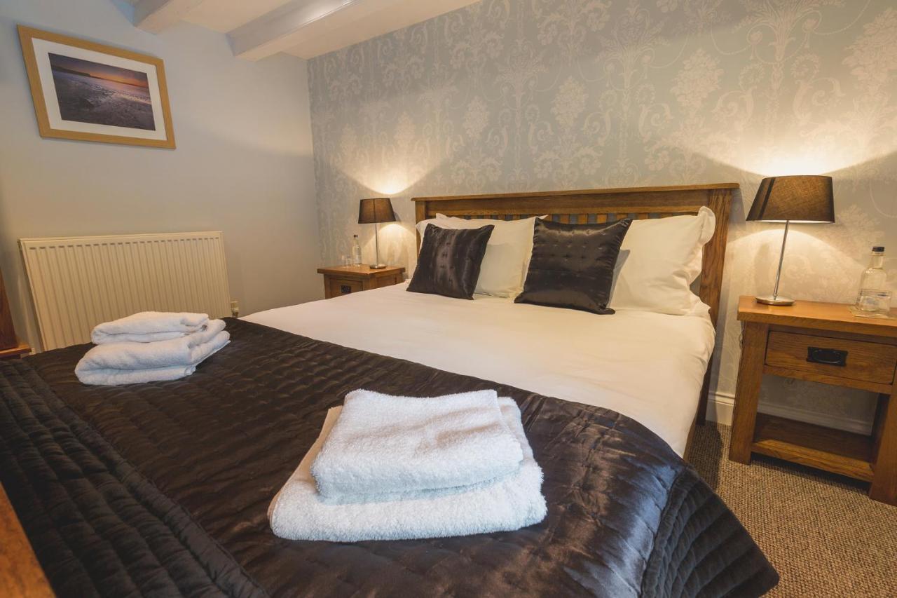The Cambrian Inn Solva Extérieur photo