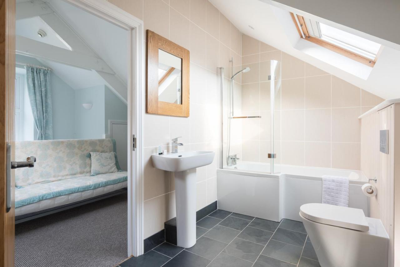 The Cambrian Inn Solva Extérieur photo