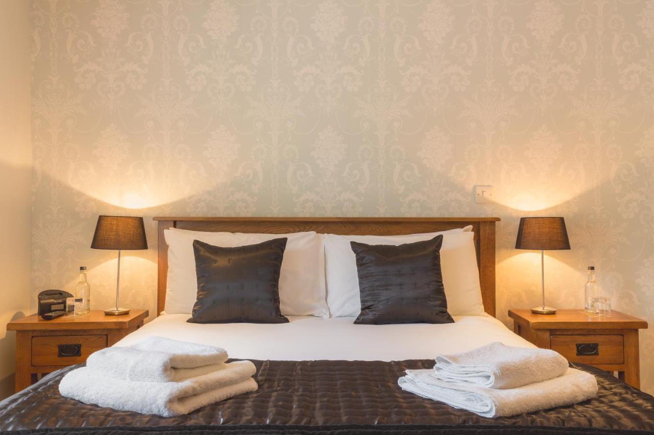 The Cambrian Inn Solva Extérieur photo