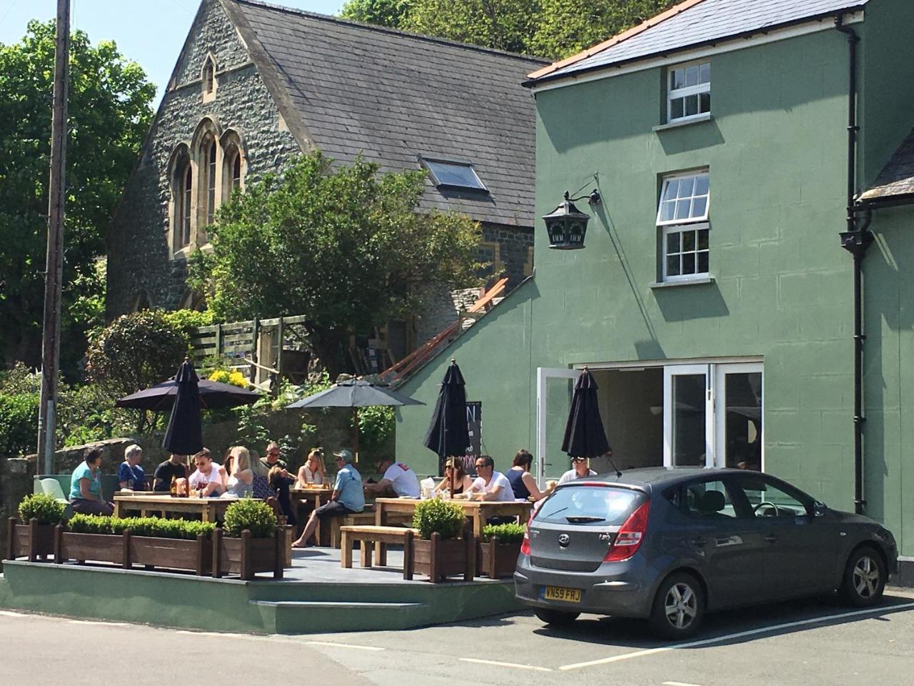 The Cambrian Inn Solva Extérieur photo